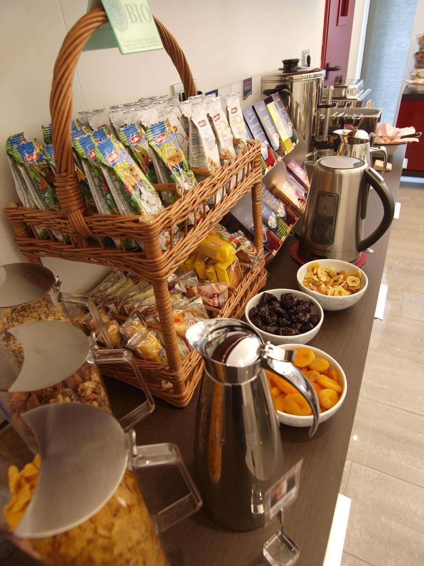 Hotel Garni Corallo Torbole Sul Garda Екстер'єр фото