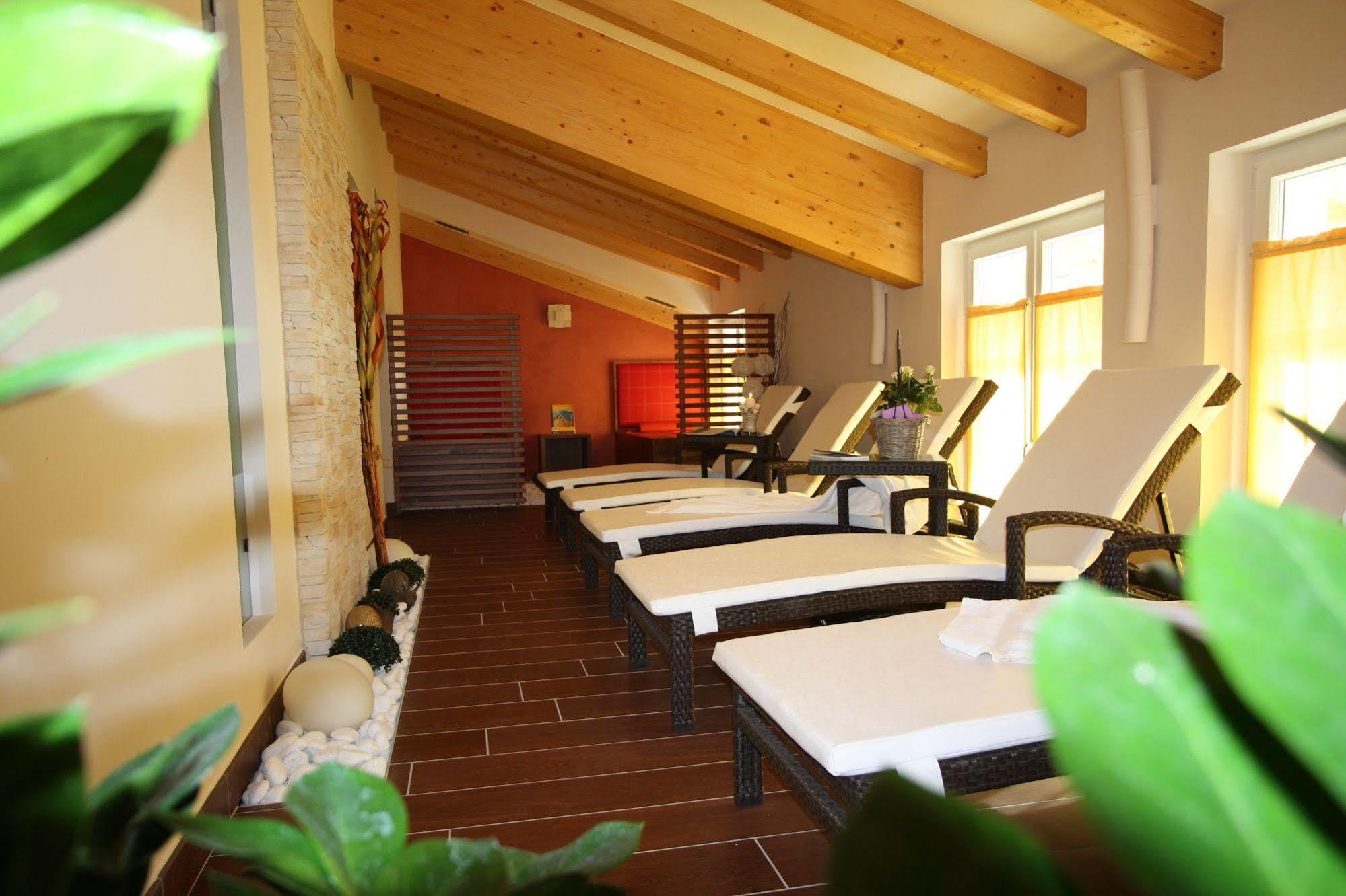 Hotel Garni Corallo Torbole Sul Garda Екстер'єр фото