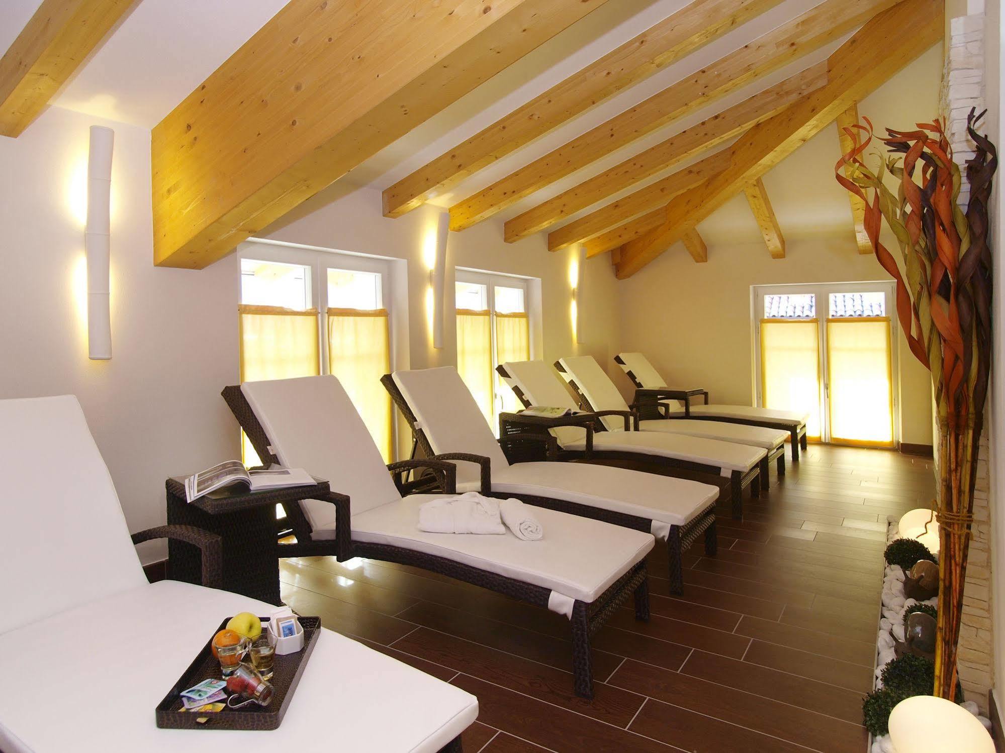 Hotel Garni Corallo Torbole Sul Garda Екстер'єр фото