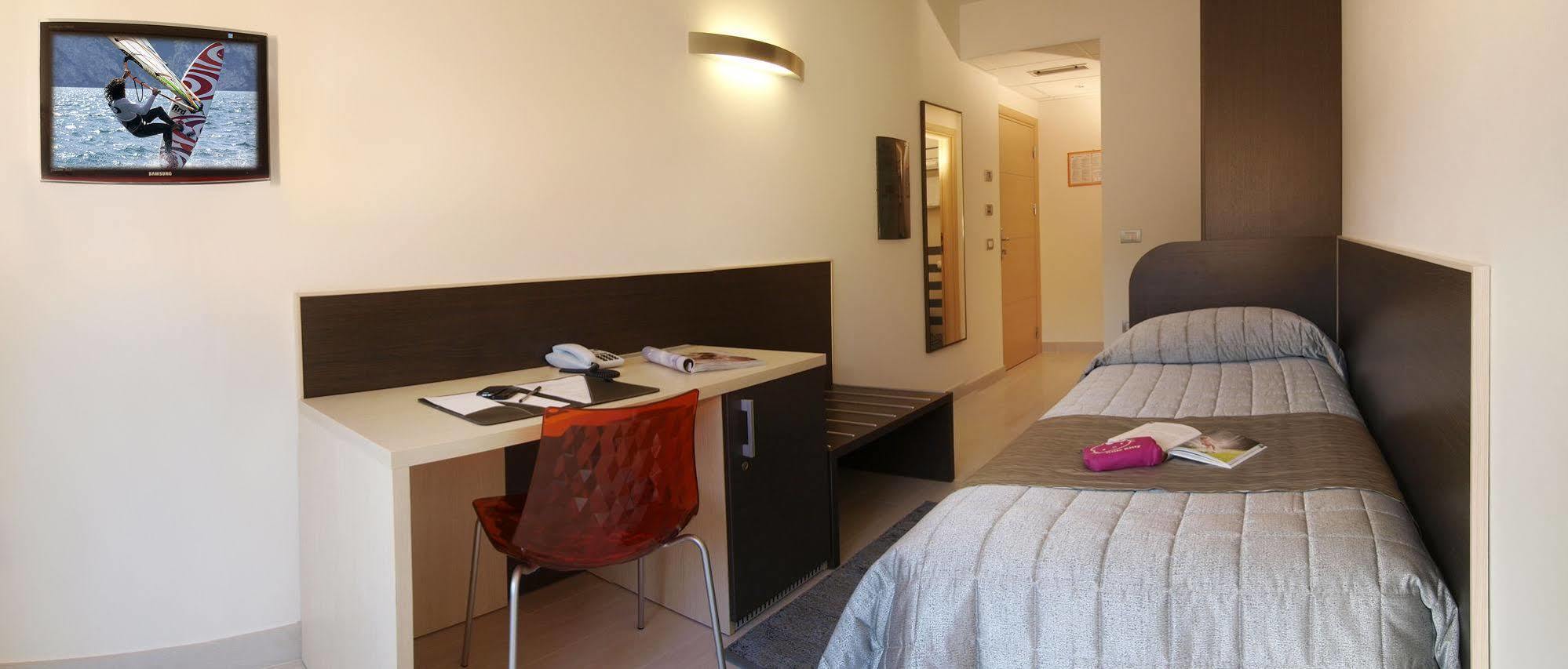 Hotel Garni Corallo Torbole Sul Garda Екстер'єр фото