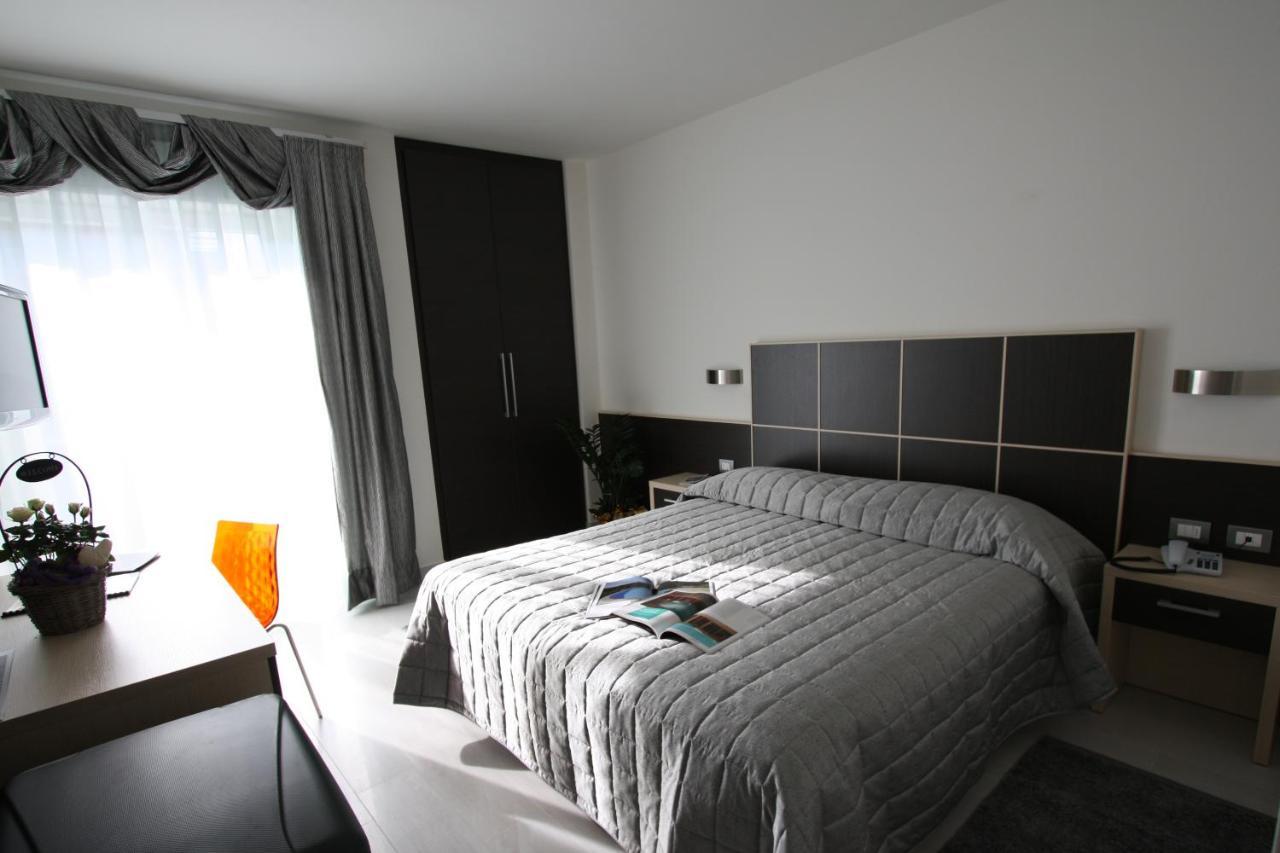 Hotel Garni Corallo Torbole Sul Garda Екстер'єр фото