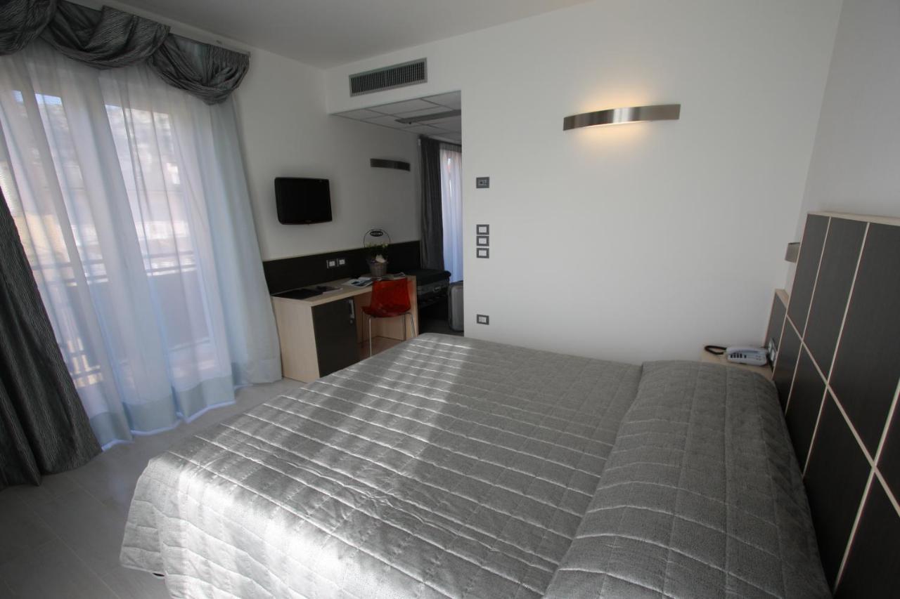 Hotel Garni Corallo Torbole Sul Garda Екстер'єр фото