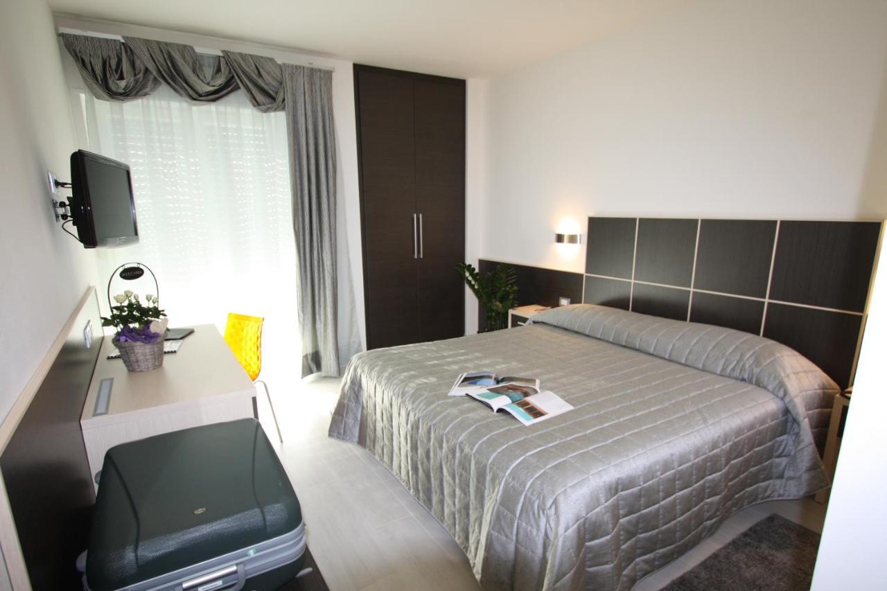 Hotel Garni Corallo Torbole Sul Garda Екстер'єр фото
